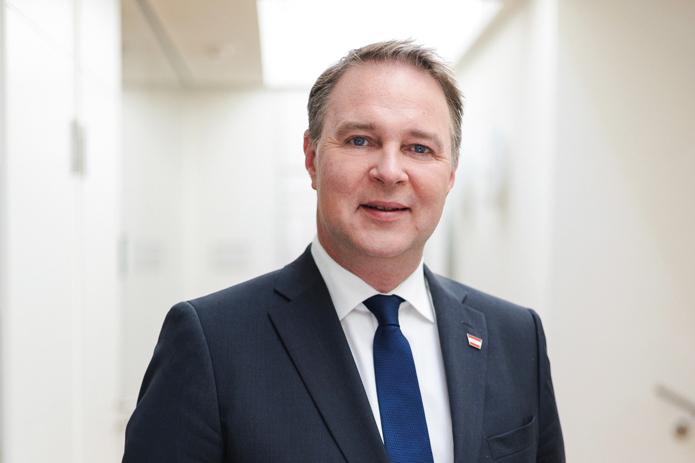 Bild: Portrait Vizekanzler Andreas Babler