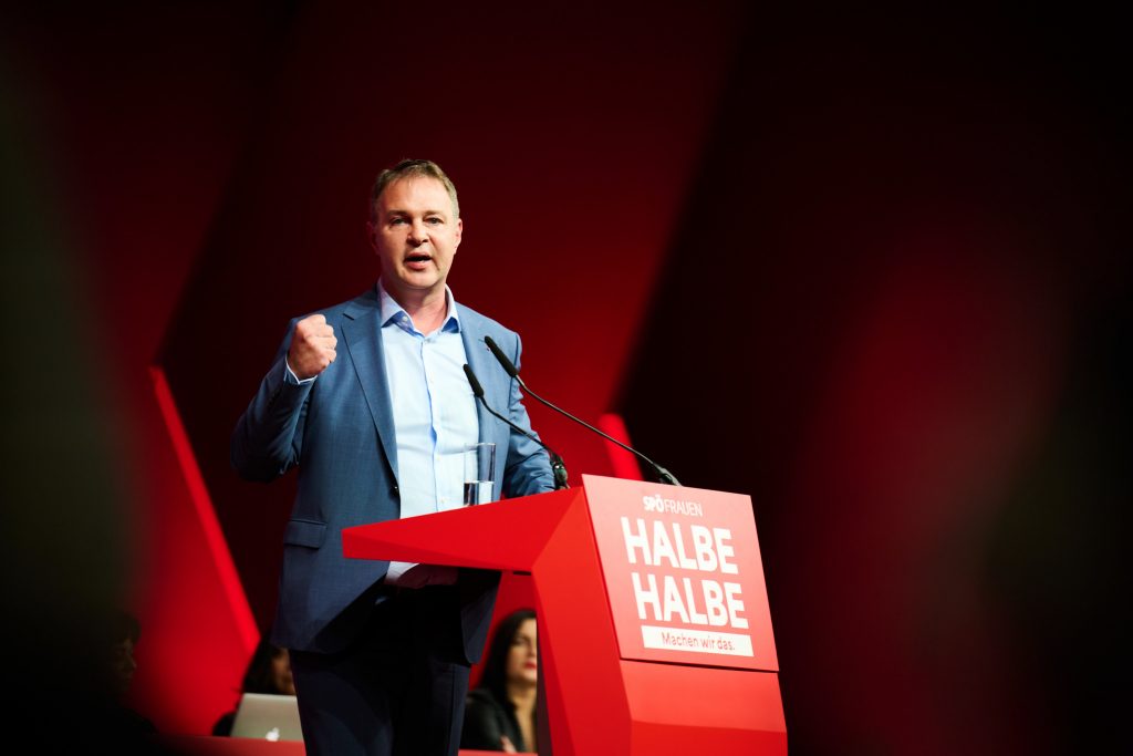 Bild: Andreas Babler auf der Bundesfrauenkonferenz