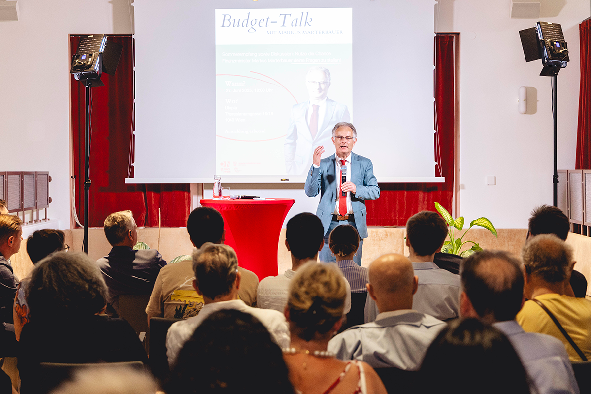 Minister Markus Marterbauer beim