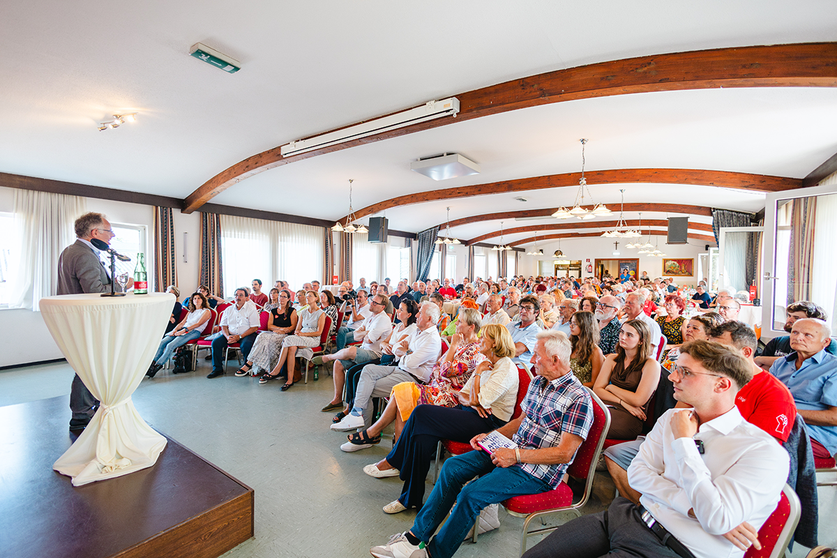 SPÖ-Sommertour: Finanzminister Markus Marterbauer spricht in Perg vor vollem Haus.