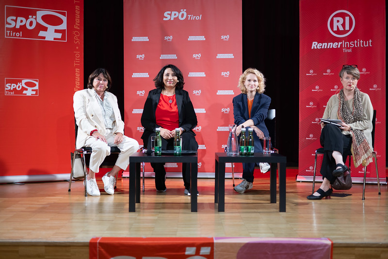Bild von Veranstaltung „Poetry meets Politik“ ins B4 Veranstaltungszentrum im Rahmen der SPÖ-Sommertour mit u.a. Frauenministerin Eva-Maria Holzleitner