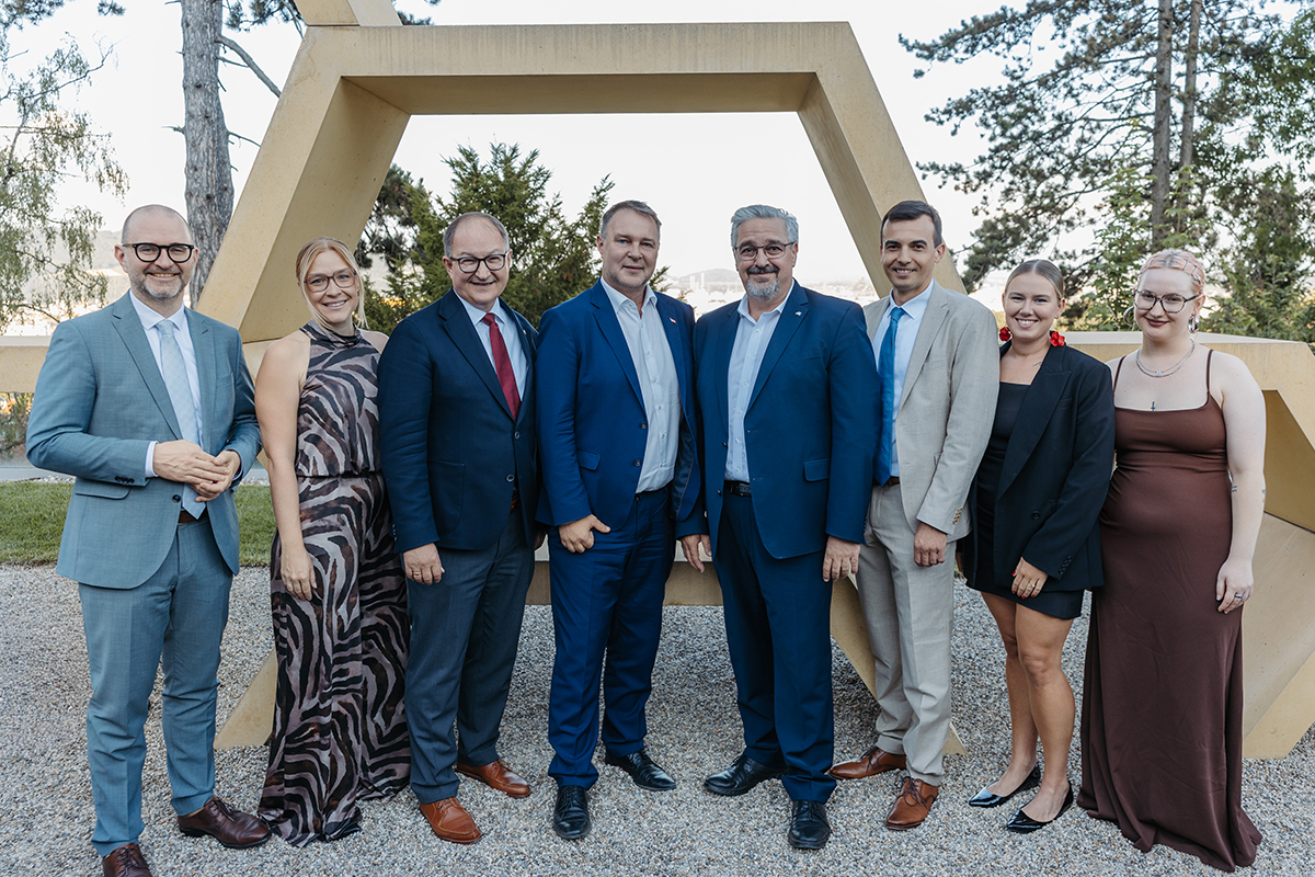 Foto: 20. Rote Nacht im Bildungshaus Jägermayrhof in Linz - - v.l.n.r.: Prammer, Trudenberger, Winkler, Babler, Stangl, Etzelstorfer, Portenkirchner und Schwarz