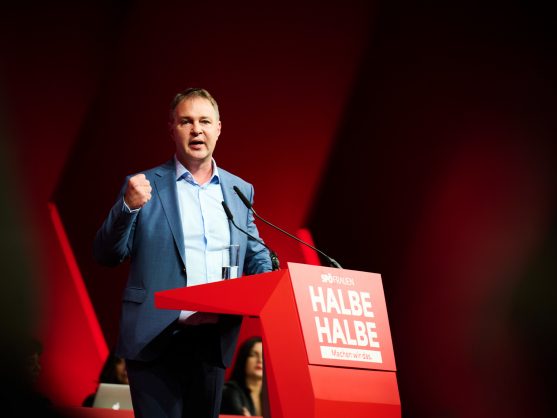 Bild: Andreas Babler auf der Bundesfrauenkonferenz