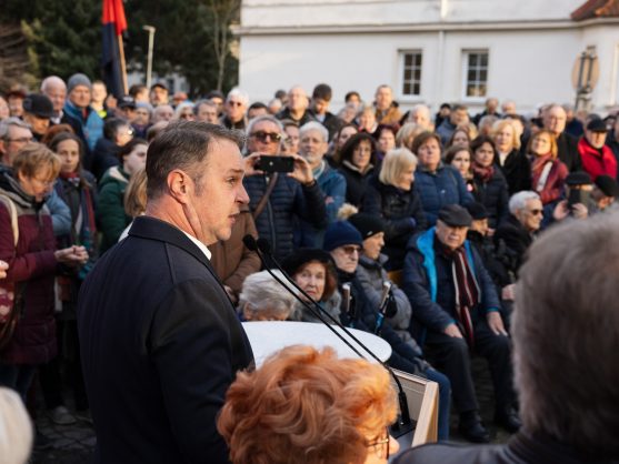 Andreas Babler erinnerte in Steyr im Gedenken an die Ereignisse des 12. Februars 1934.