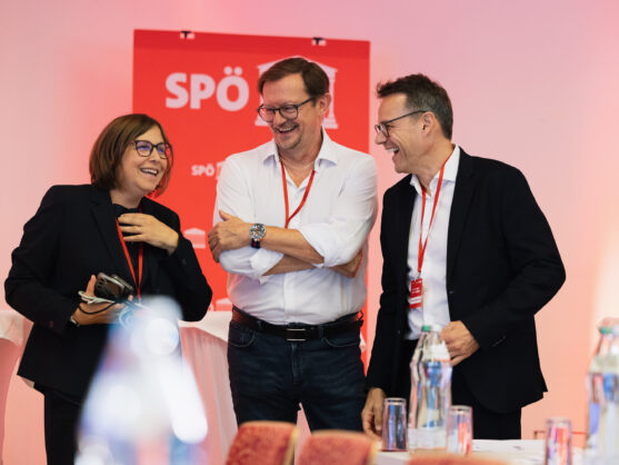 Rudolf Silvan mit Gästen der Herbsttagung